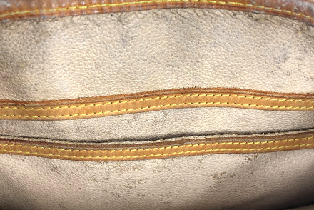 内側のシミやベタつき