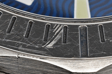 表面の凹みや傷