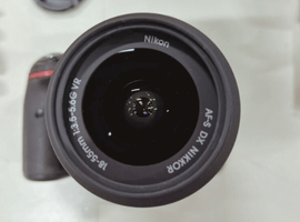 Nikon：D5200 18-55 VR レンズキット ブラック／Nikon：AF-S DX NIKKOR 18-300mm F3.5-5.6G ED VR／など2点