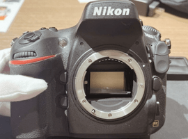 Nikon：D800 ボディ／Nikon：AF-S NIKKOR 70-300mm F4.5-5.6G ED VR／など2点