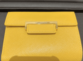 折り財布:Yves Saint-Laurent(YSL)など7点