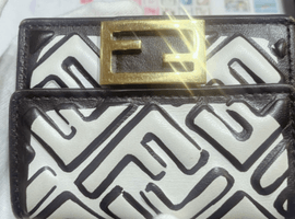 折り財布:FENDIなど6点