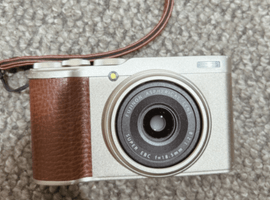 Fujifilm:XF10 シャンパンゴールドなど7点