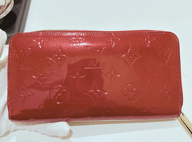 長財布:LOUIS VUITTONなど4点