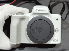 Canon：EOS Kiss M2 ボディ ホワイトなど3点