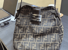 ショルダーバッグ:FENDIなど3点