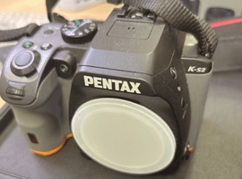 Pentax:K-S2 ブラック×オレンジなど3点