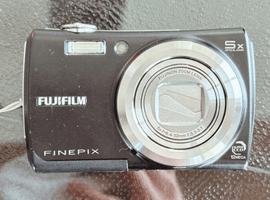 FUJIFILM デジタルカメラ FinePix (ファインピックス) F100fd ブラック FX-F100FDBなど2点