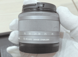 Canon:EF-M 15-45mm F3.5-6.3 IS STM シルバー/Canon:EOS Kiss M ボディ ホワイト+Contemporary 16mm F1.4 DC DN (EOS M用)など2点