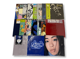 数十枚ものレコードコレクション