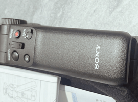 SONY：ワイヤレスリモートコマンダー機能付シューティンググリップ GP-VPT2BT／SONY：ZV-E10 レンズキット／など2点