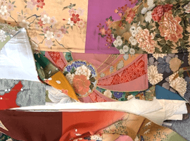 色鮮やかな振袖を含む着物数点で