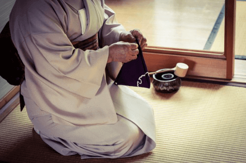 白大島紬の巨匠、桑原啓之介の着物の買取価格を下げない方法