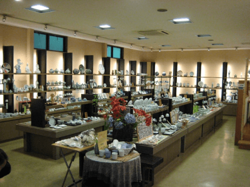 「御用窯」で生まれた伊万里鍋島焼とは?伊万里焼鍋島焼協同組合にインタビュー!