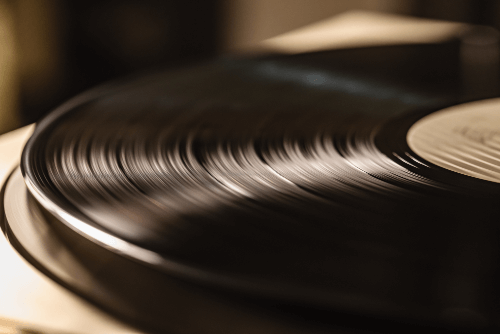 山口百恵のレコードはいくらで買い取りされる？相場や売るためのコツについて徹底解説！