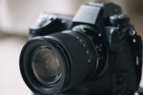 カメラを買い替えるベストなタイミングとは?買取価格を上げるコツも解説!