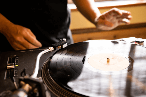 レコードのメンテナンス方法!ホコリ皮脂汚れを除去する正しいやり方を解説