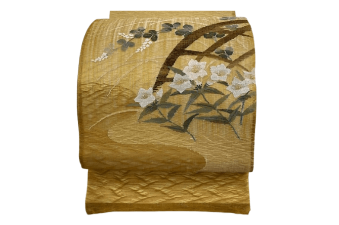 金糸や銀糸が多く使われている帯